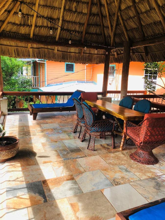 Coral Cove Inn Maya Beach Esterno foto